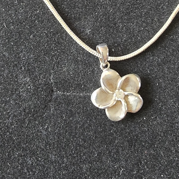 925 Silver Flower Pendent - Picture 1 of 6